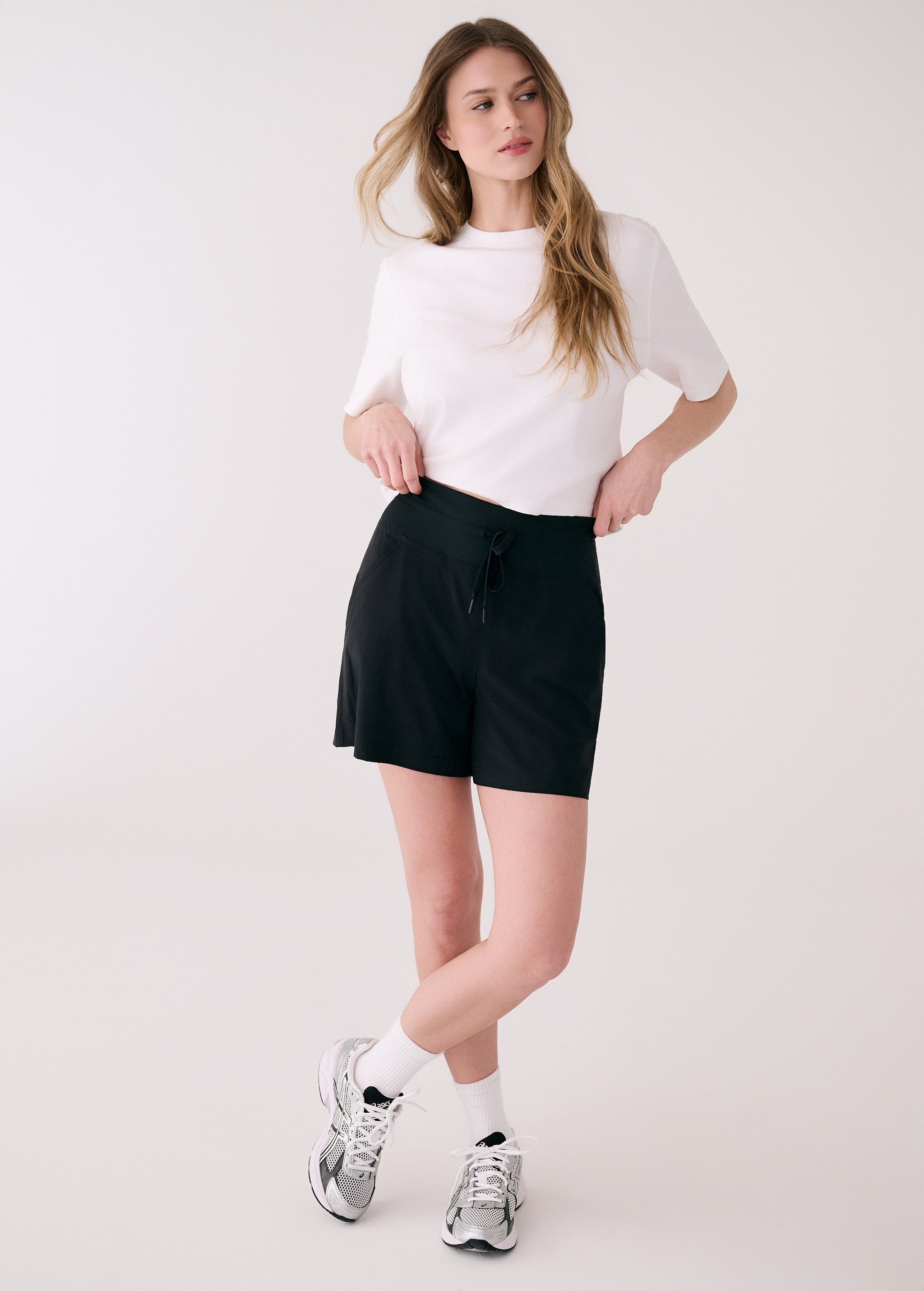 Lolë Sofia Shorts in black