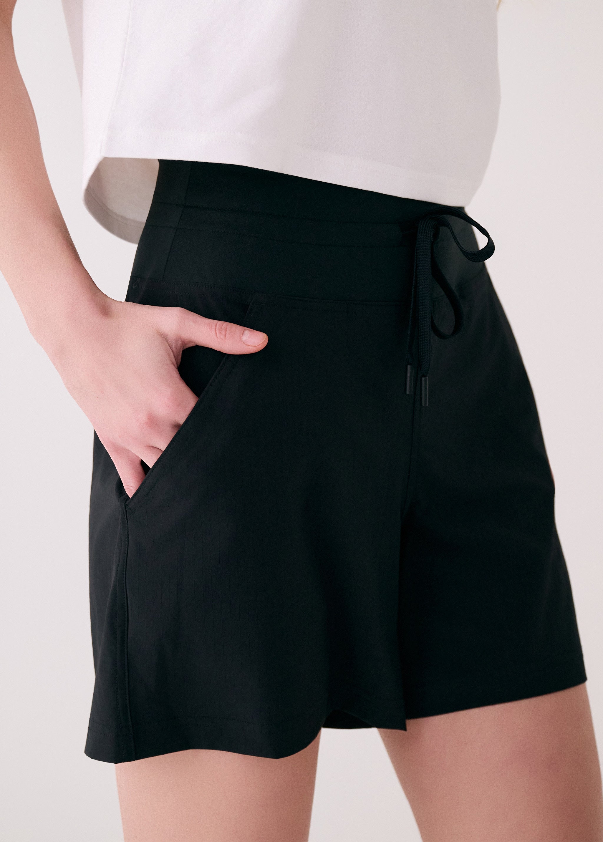Lolë Sofia Shorts in black