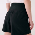 Lolë Sofia Shorts in black