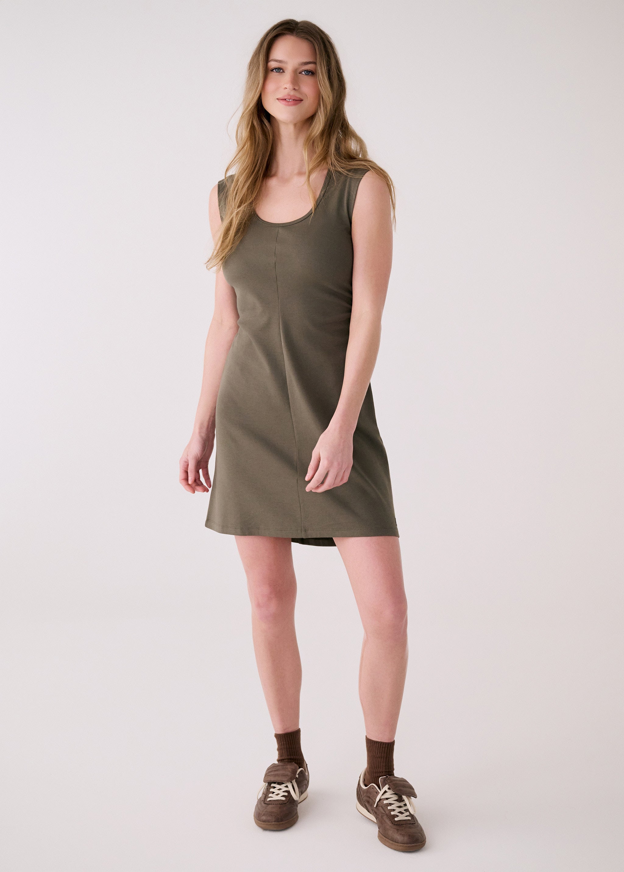 Lolë Core Dress Short Sleeve in Moss olive green