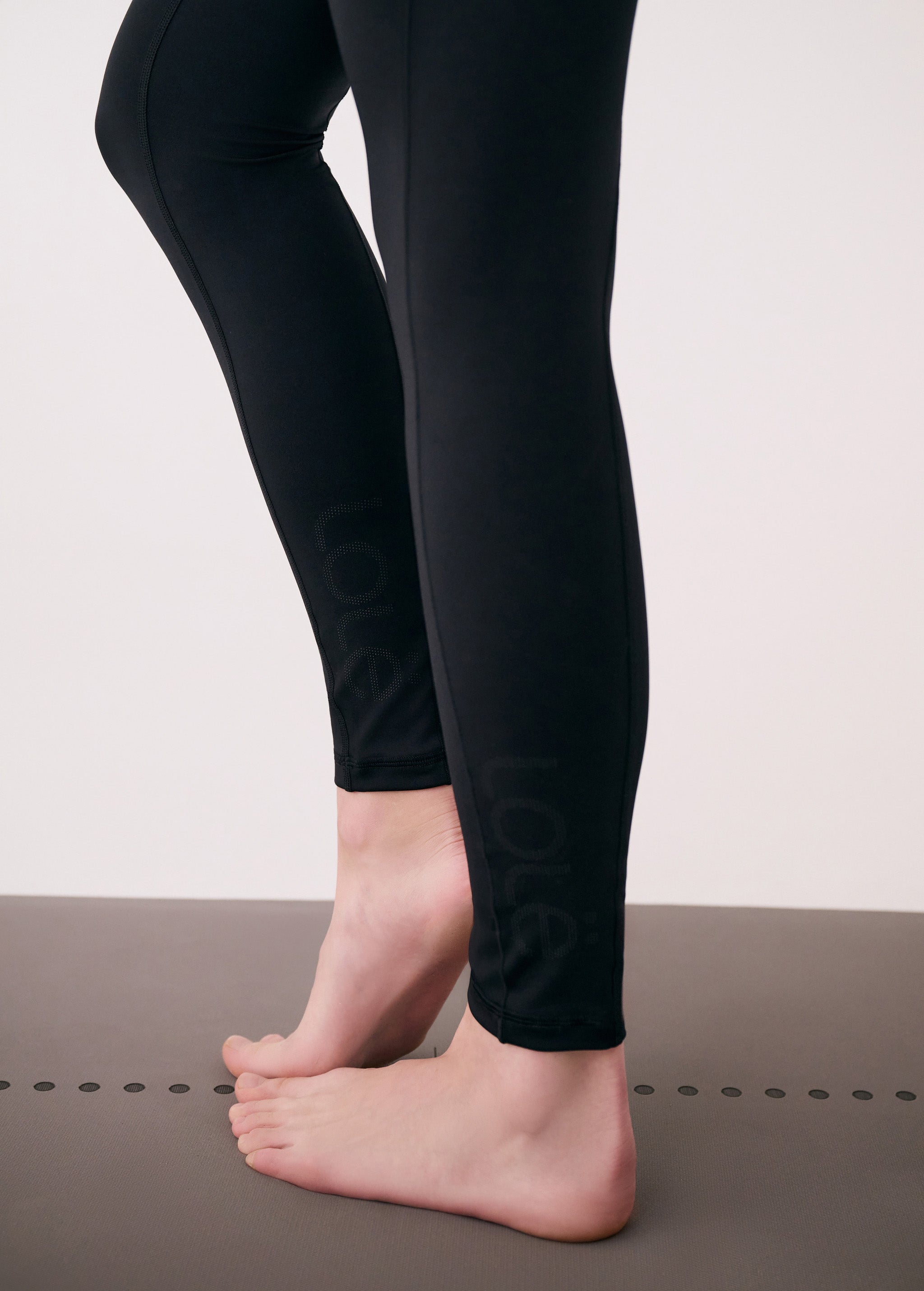 Lolë Boost Ankle Leggings in black