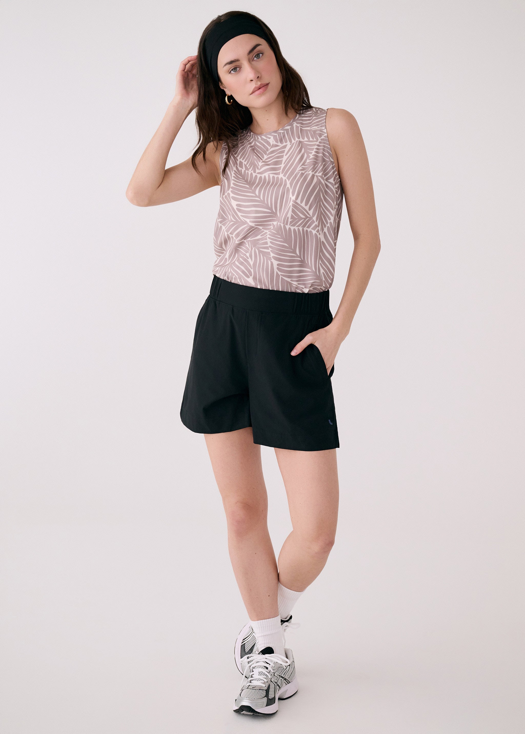 Lolë Olivie Shorts in black