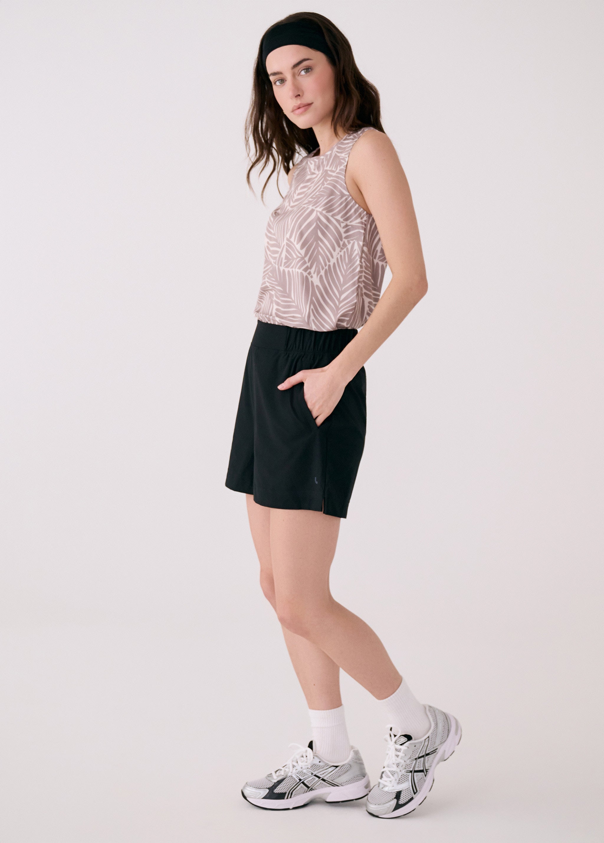 Lolë Olivie Shorts in black