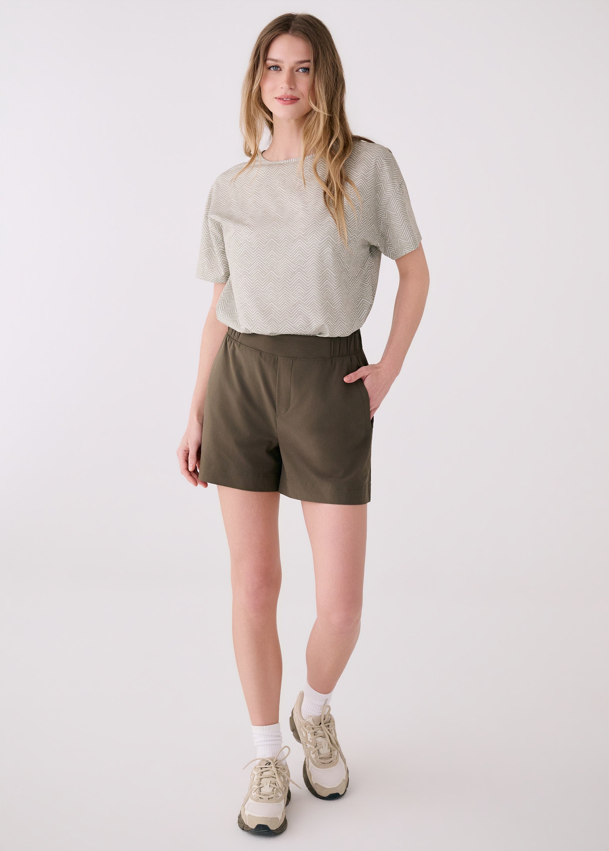 Lolë Olivie Shorts in Moss olive green