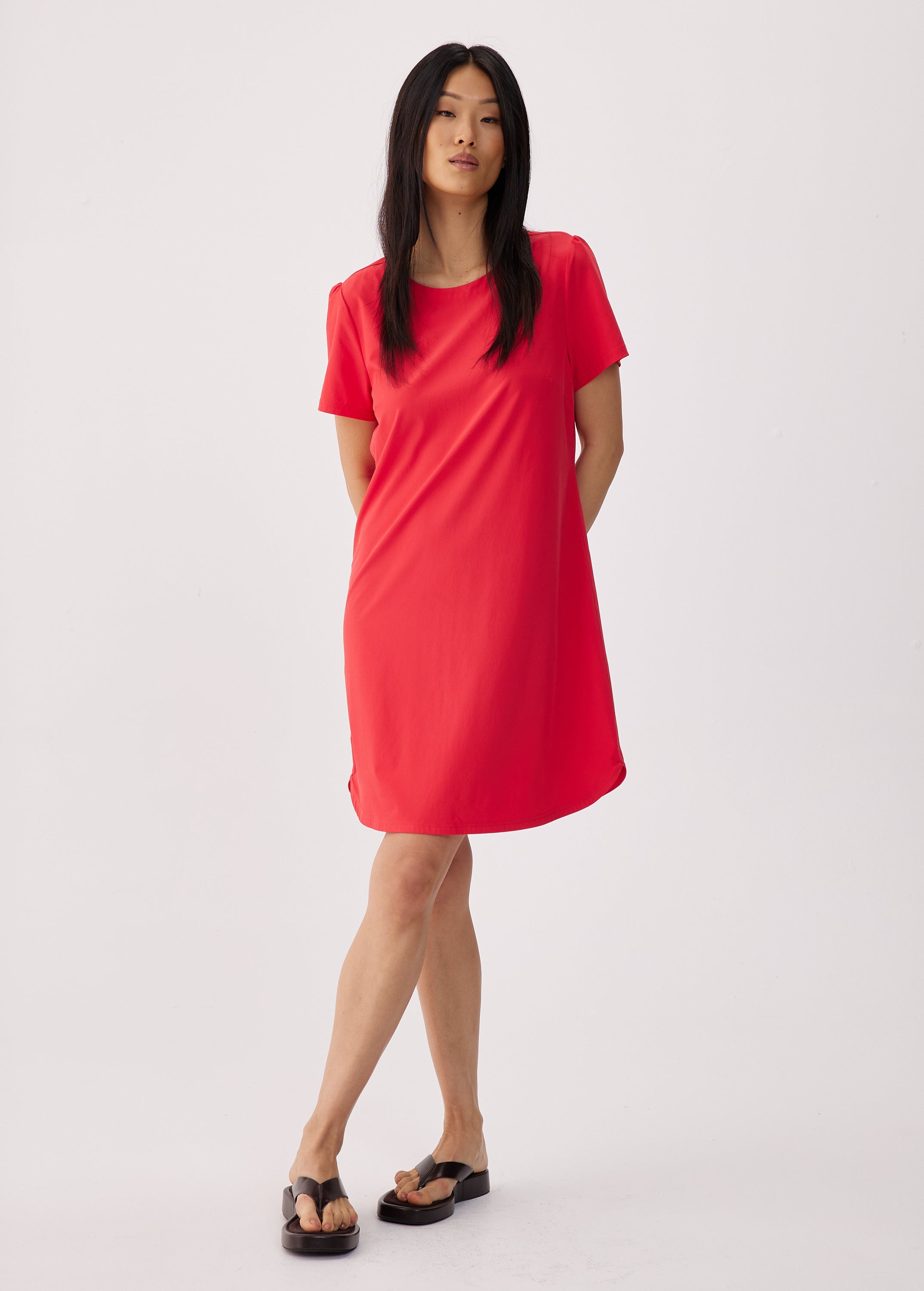 Lolë Momentum Crewneck Dress in Poppy red