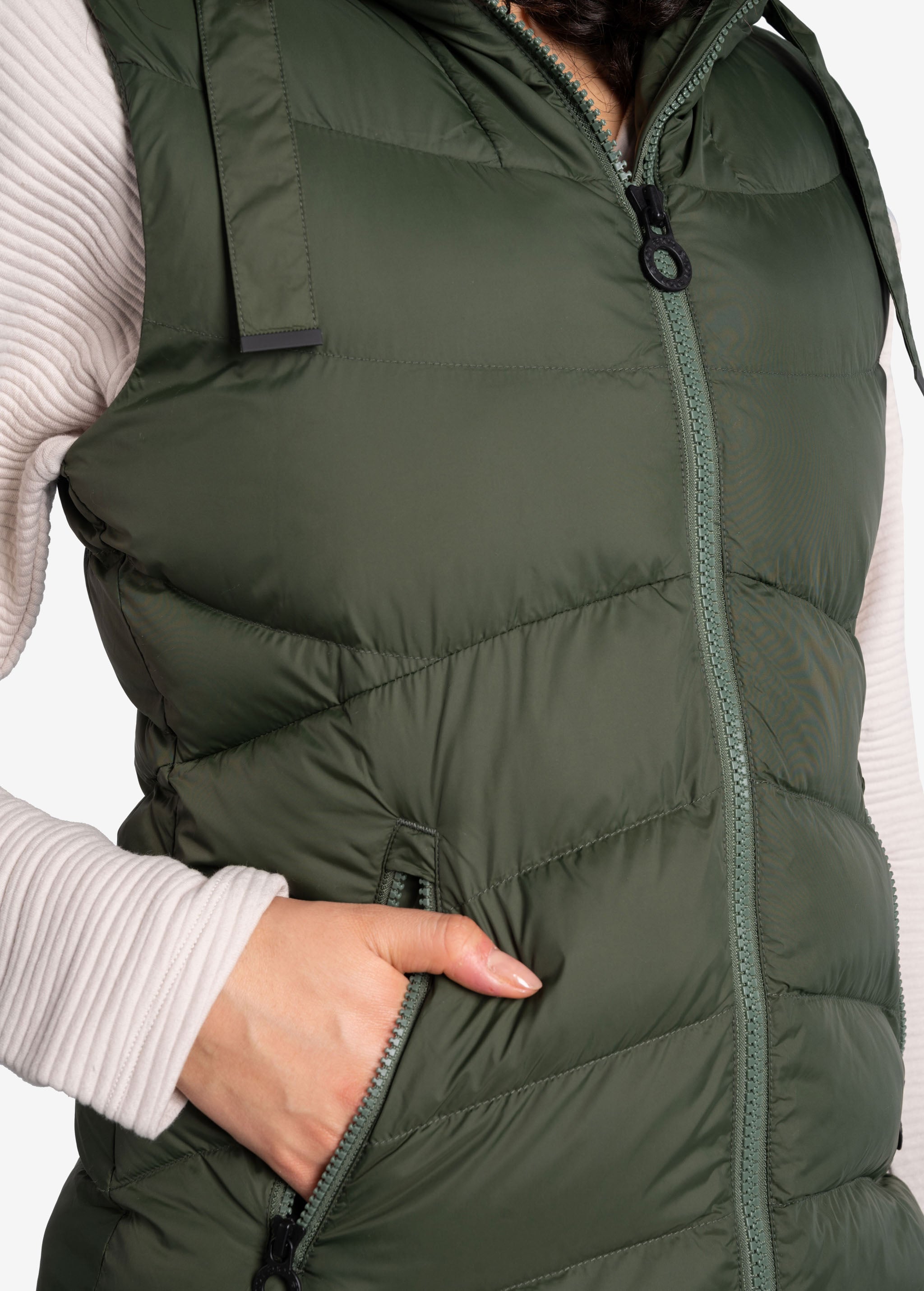 Lolë Transition Vest in Kombu olive green