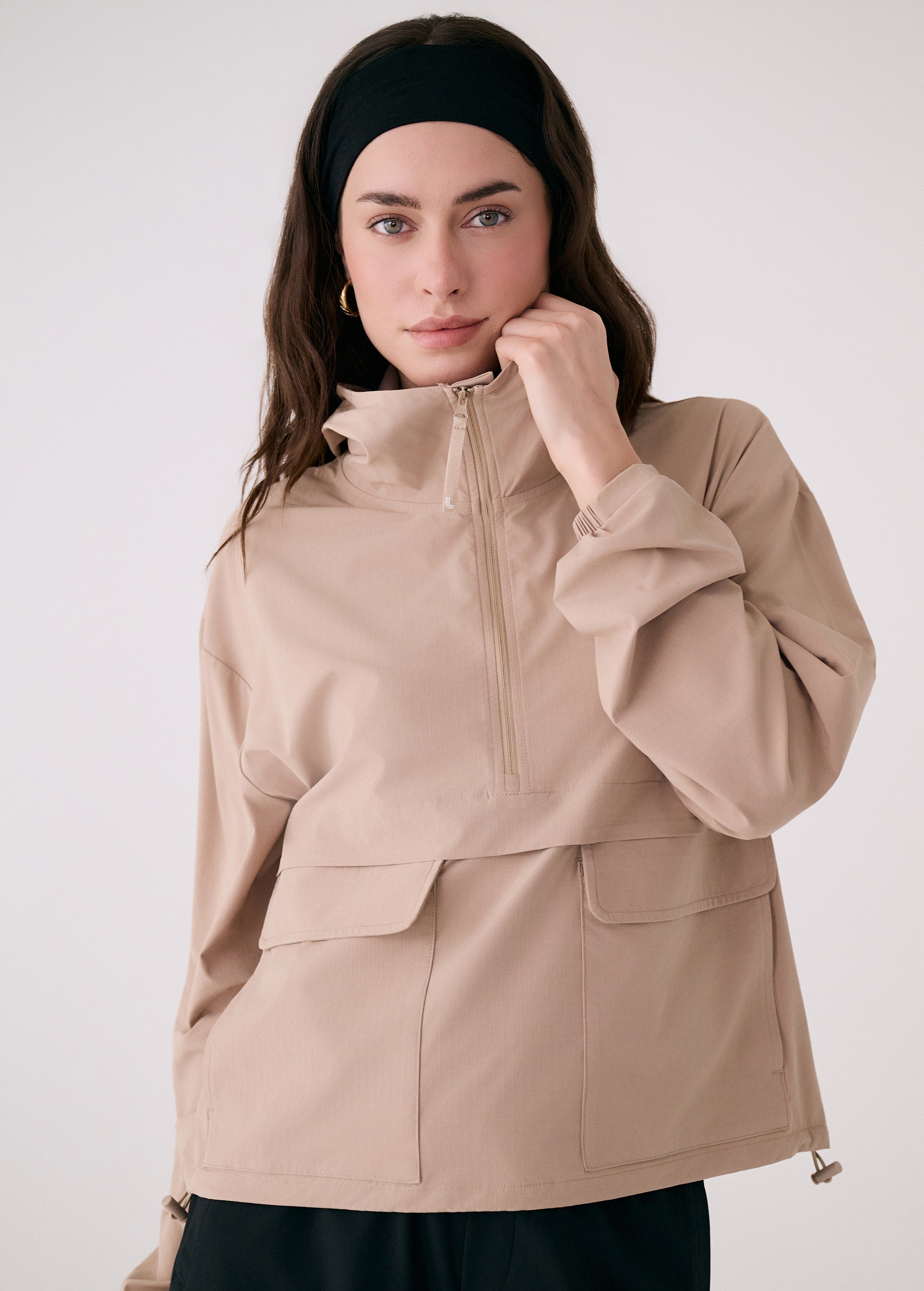 Lolë Sofia Anorak in Sandshell beige