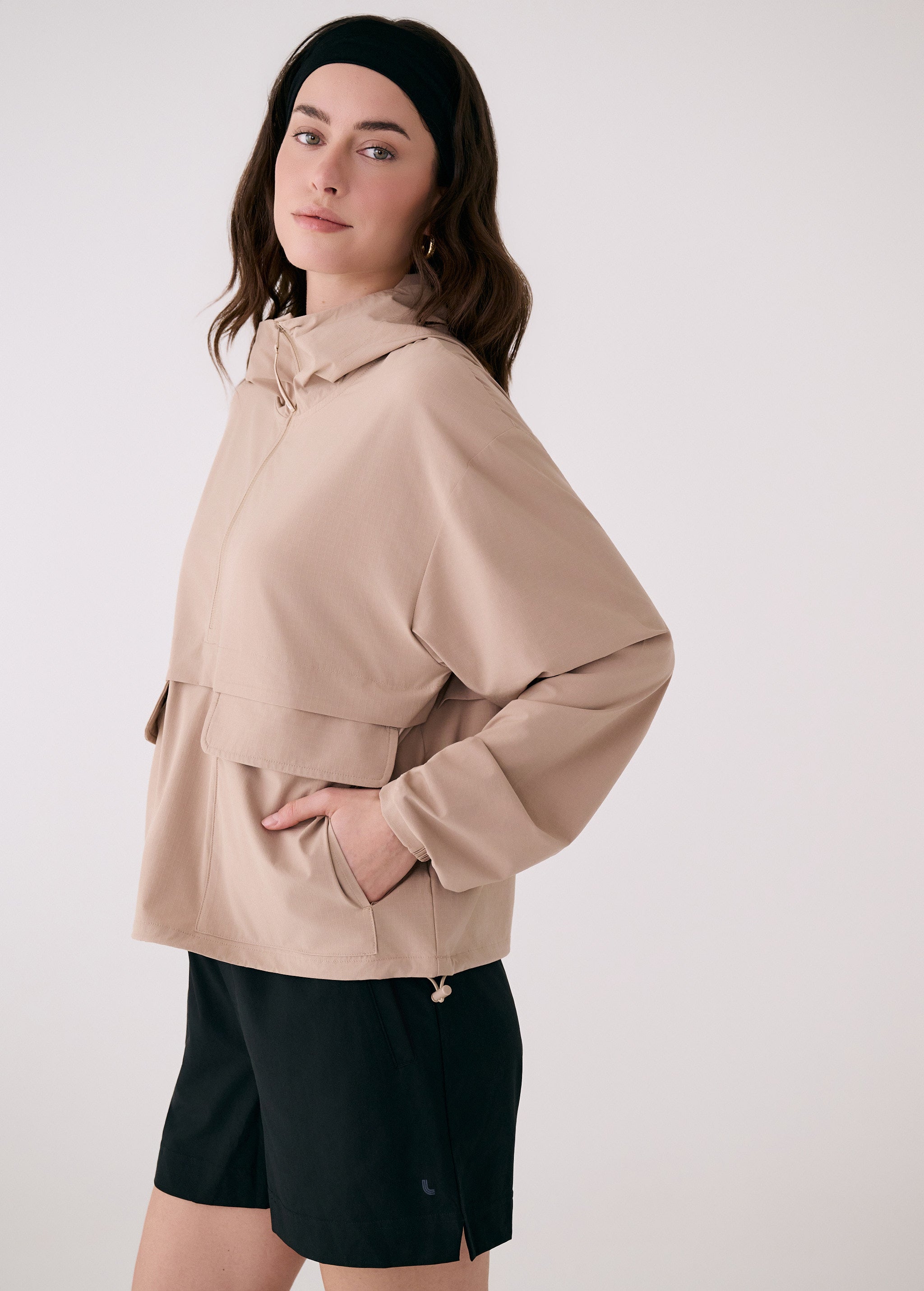Lolë Sofia Anorak in Sandshell beige