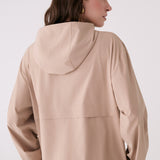 Lolë Sofia Anorak in Sandshell beige