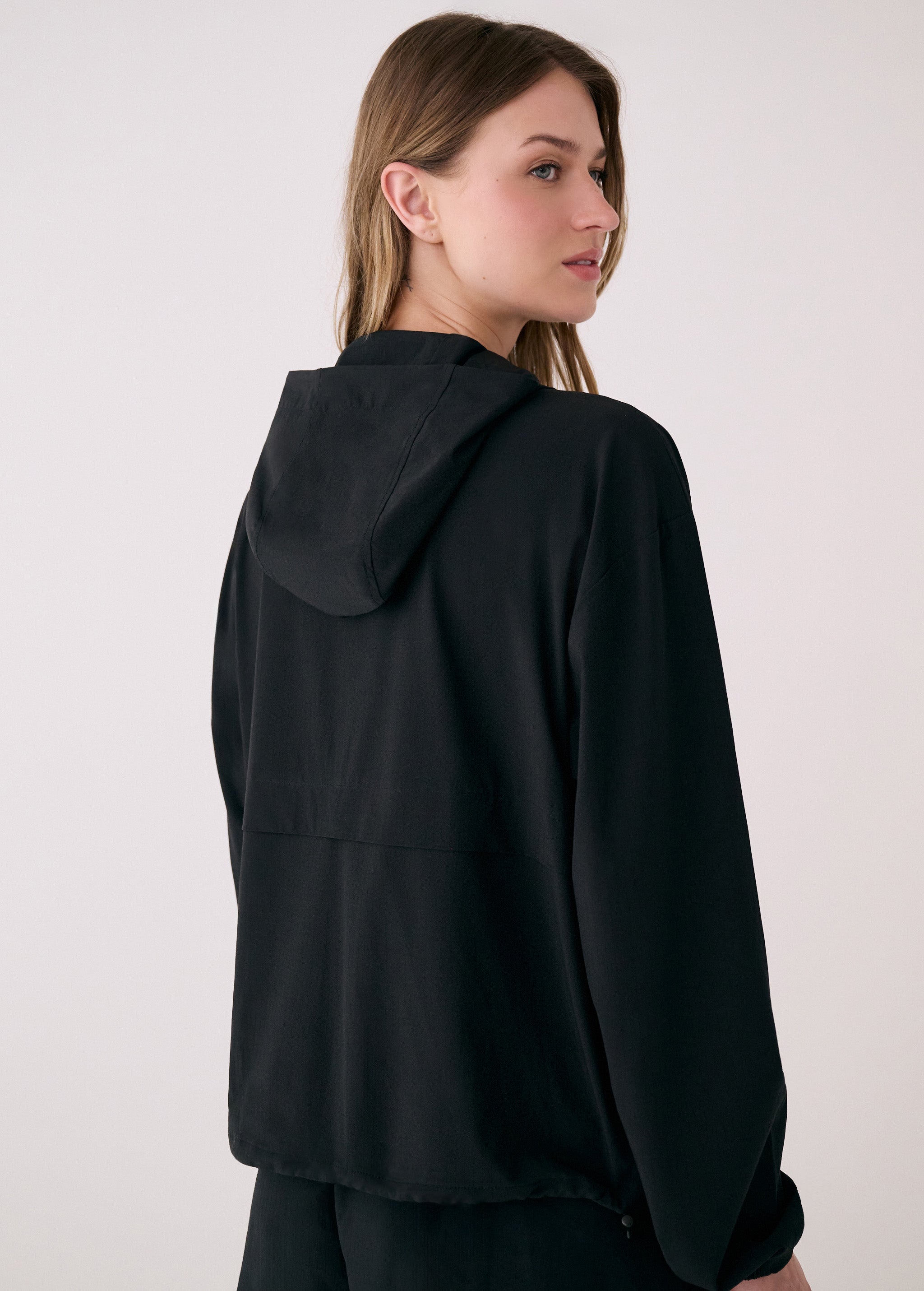 Lolë Sofia Anorak in black