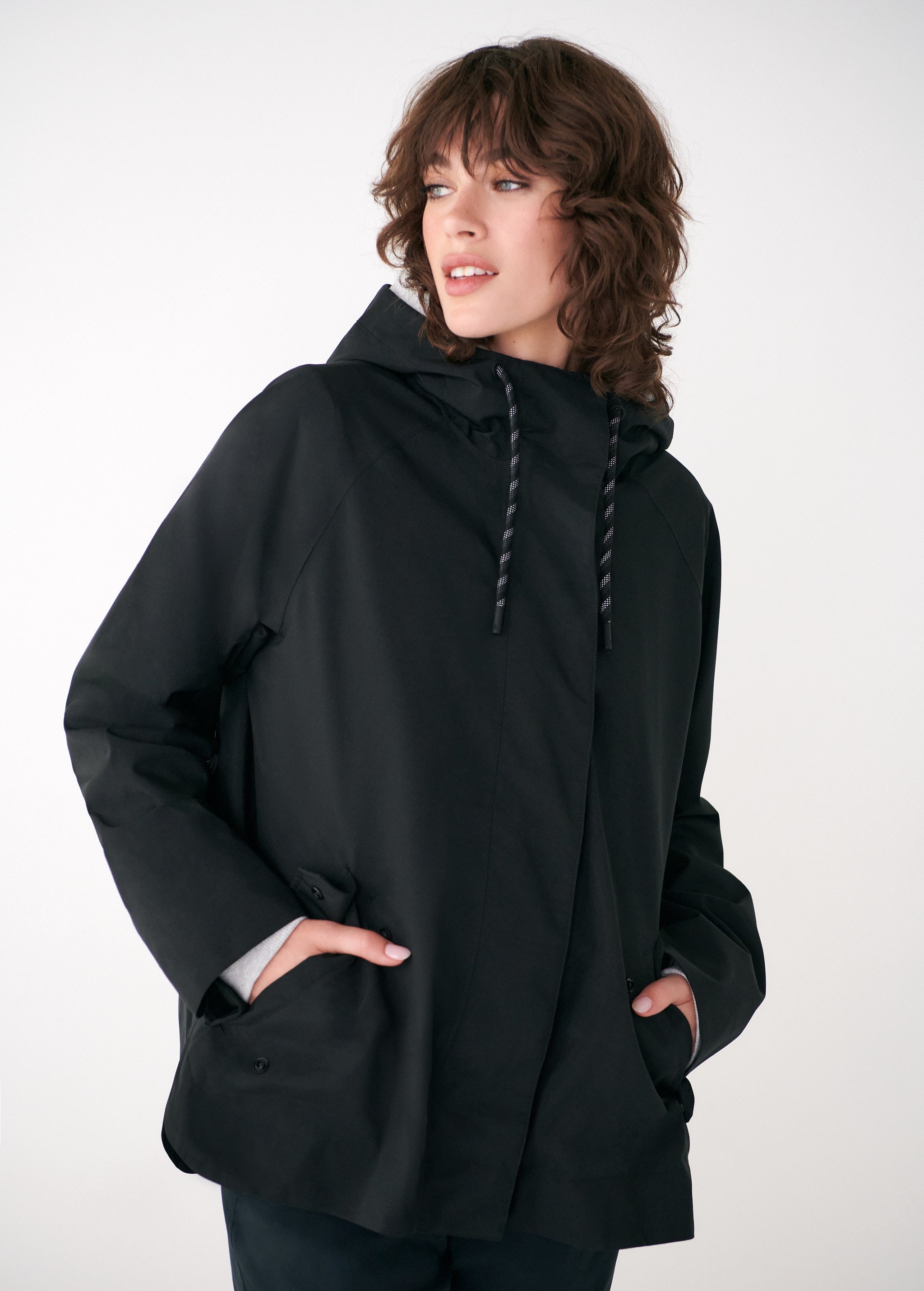 Lolë Lachine Rain Jacket in black