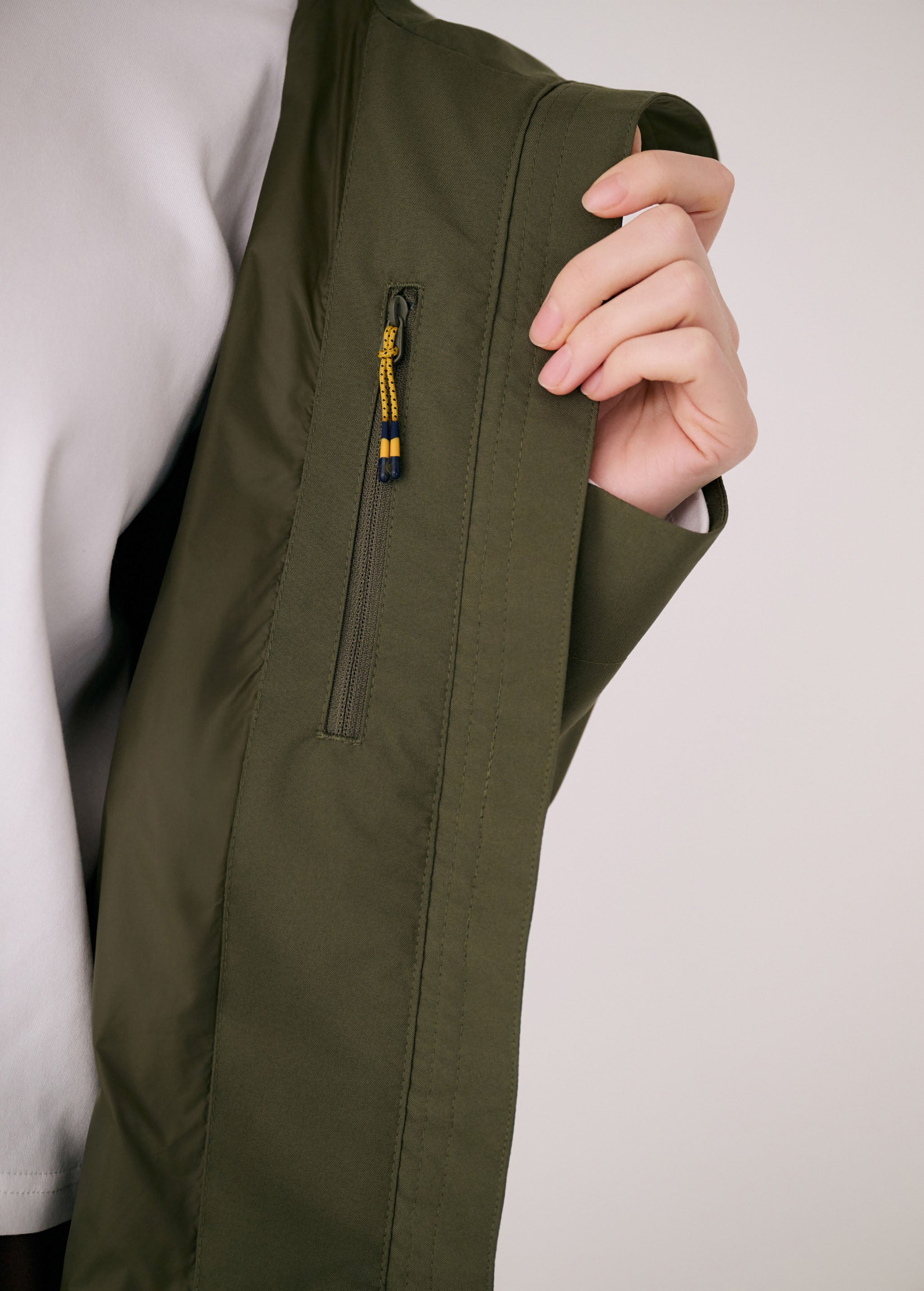 Lolë Lachine Rain Jacket in Moss olive green