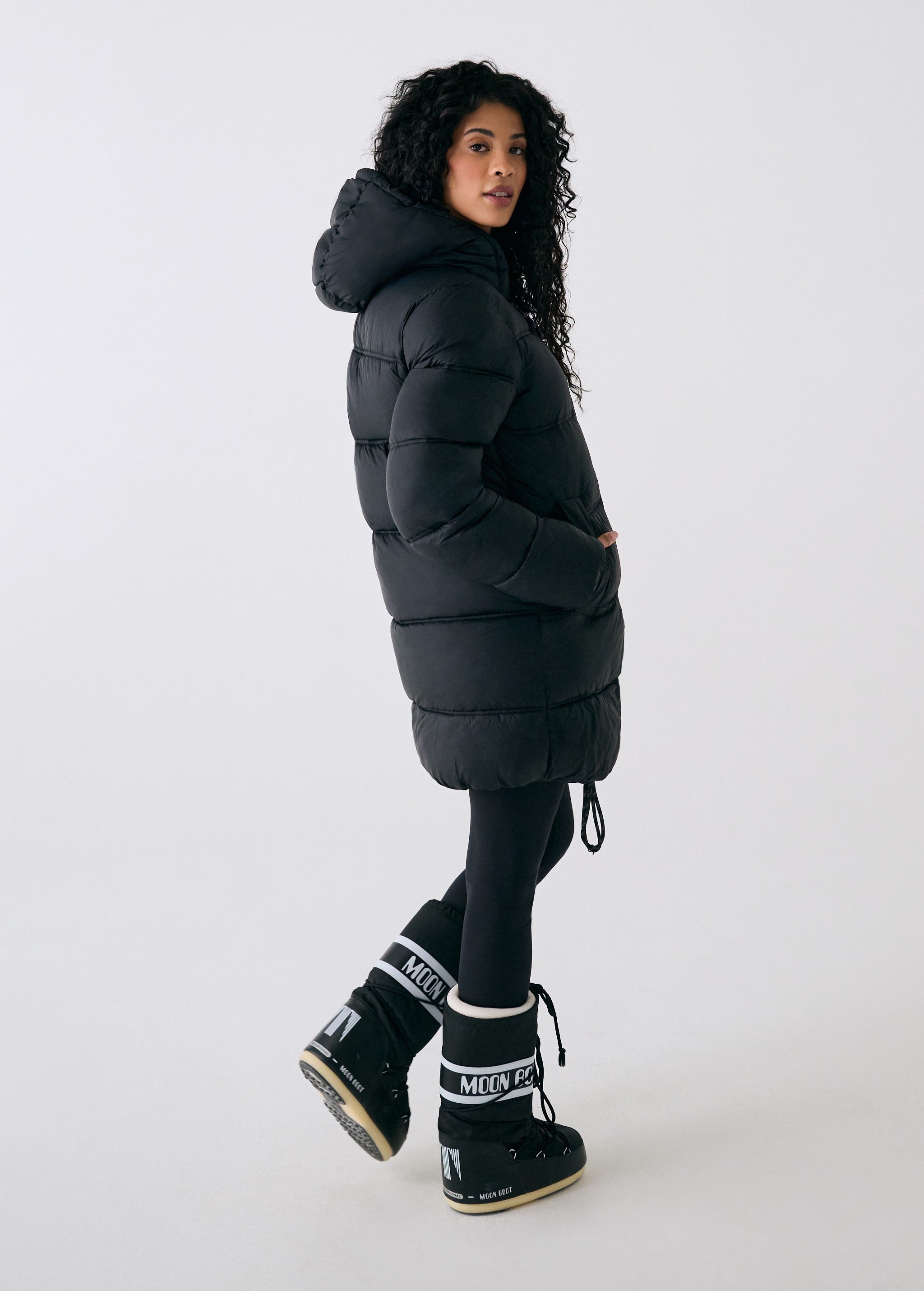 Lolë Modern Puffer Synth Down Jacket in black