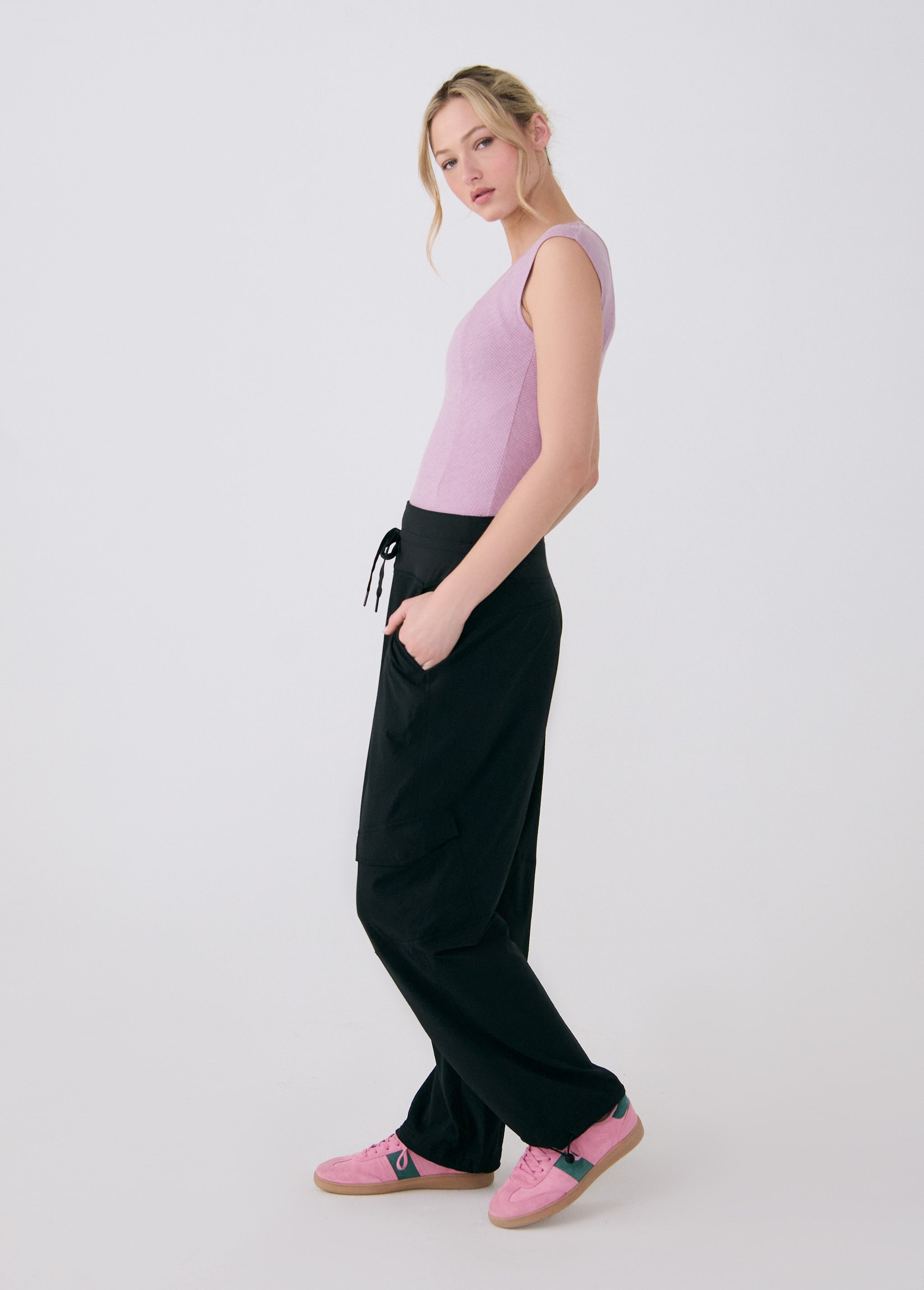 Lolë Momentum Cargo Pants in black